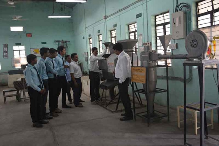 https://cache.careers360.mobi/media/colleges/social-media/media-gallery/5252/2018/10/6/Mechanical lab of  Shri Shivaji Education Societys College of Engineering and Technology Yavatmal_Labratory.JPG